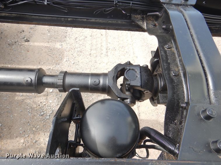 image for item GM9239 2006 Mack CV713  truck cab and chassis