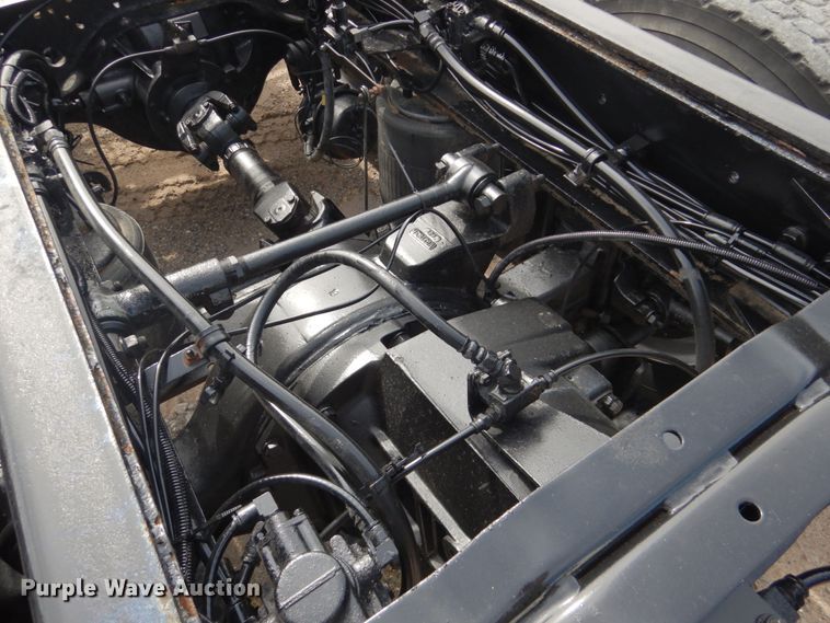 image for item GM9239 2006 Mack CV713  truck cab and chassis