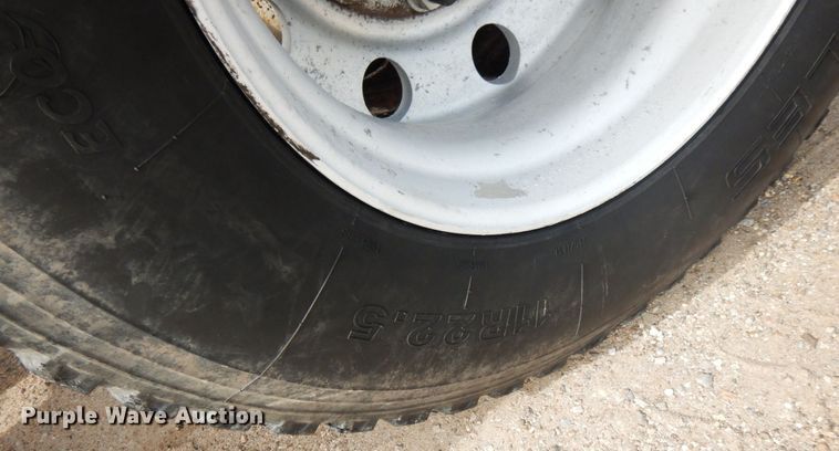 image for item GM9239 2006 Mack CV713  truck cab and chassis