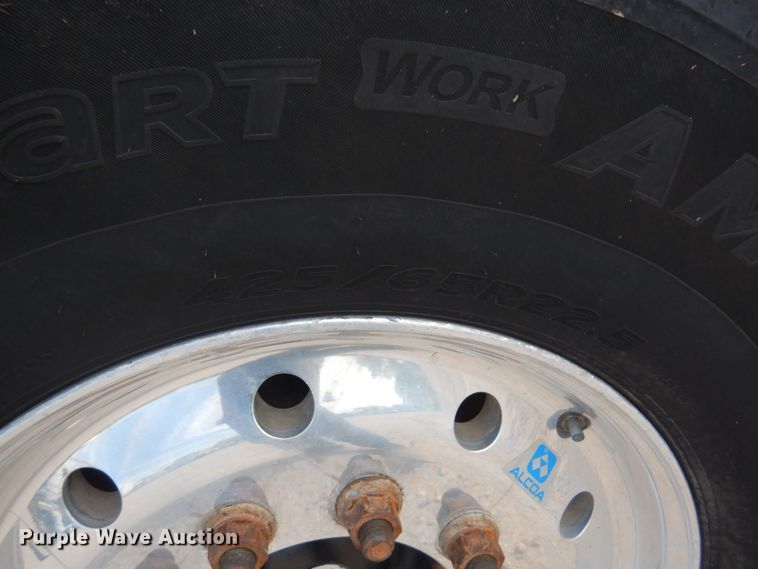 image for item GM9239 2006 Mack CV713  truck cab and chassis