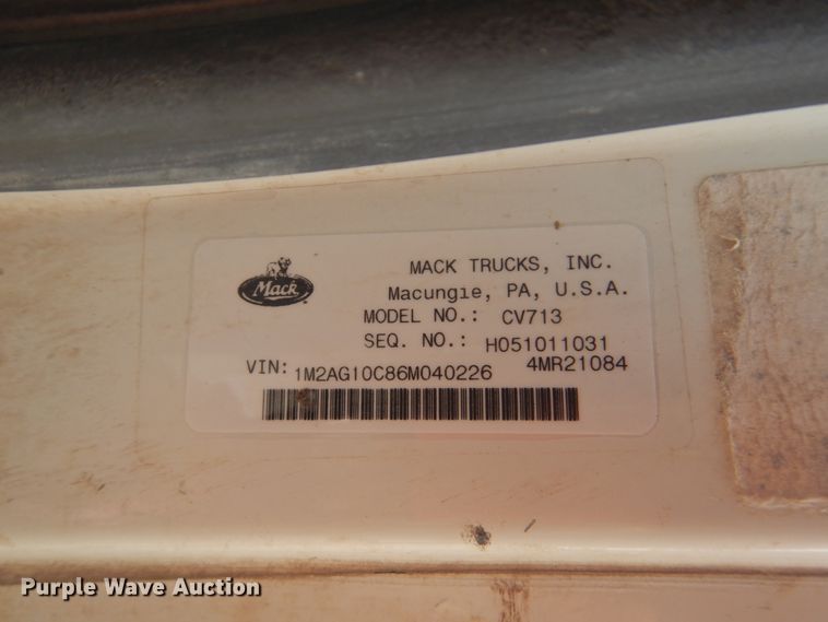 image for item GM9239 2006 Mack CV713  truck cab and chassis