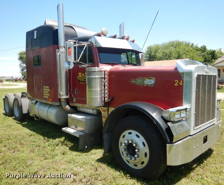 image for item GM9249 1996 Peterbilt 379  semi truck