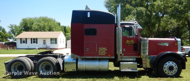 image for item GM9249 1996 Peterbilt 379  semi truck