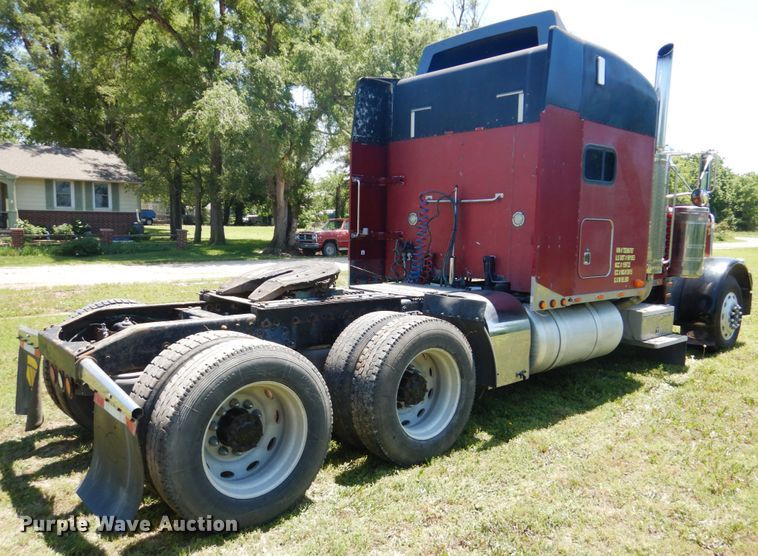 image for item GM9249 1996 Peterbilt 379  semi truck