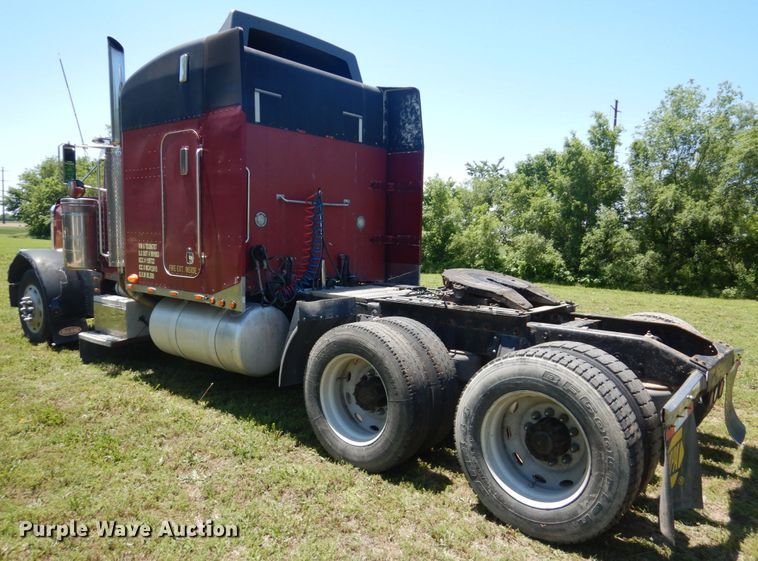 image for item GM9249 1996 Peterbilt 379  semi truck