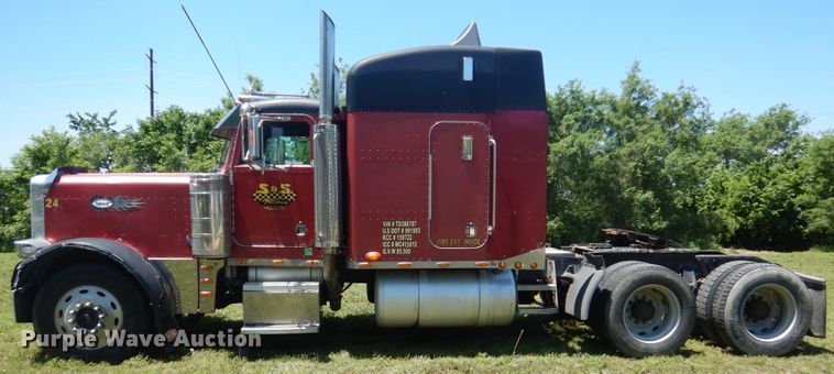 image for item GM9249 1996 Peterbilt 379  semi truck