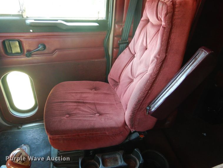 image for item GM9249 1996 Peterbilt 379  semi truck