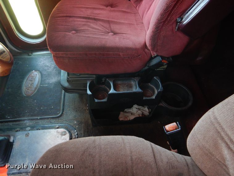 image for item GM9249 1996 Peterbilt 379  semi truck