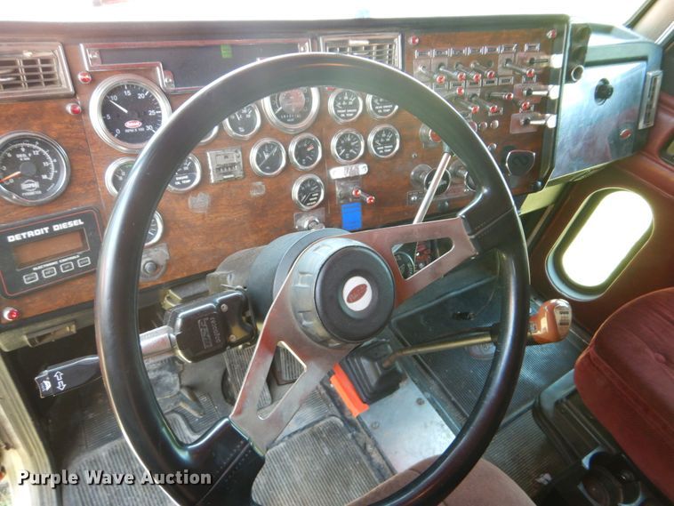 image for item GM9249 1996 Peterbilt 379  semi truck