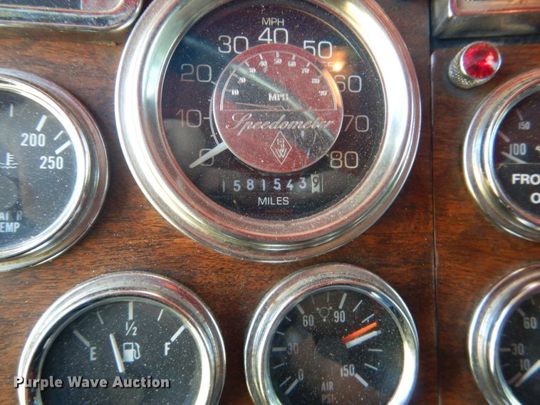 image for item GM9249 1996 Peterbilt 379  semi truck