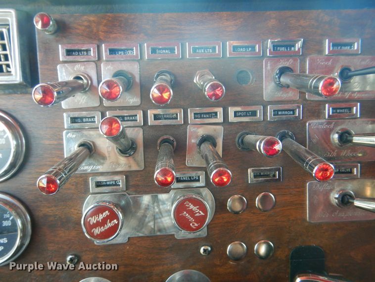 image for item GM9249 1996 Peterbilt 379  semi truck