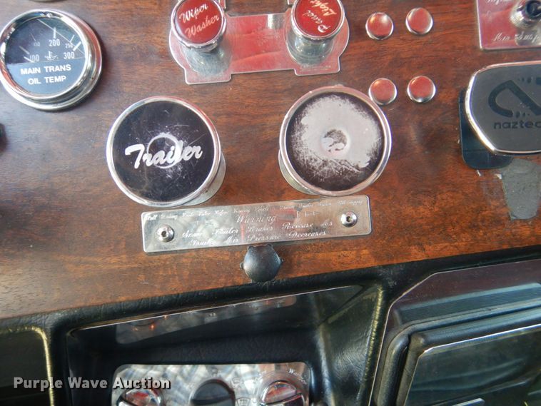 image for item GM9249 1996 Peterbilt 379  semi truck