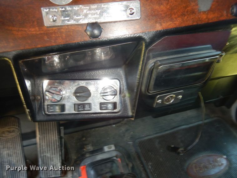 image for item GM9249 1996 Peterbilt 379  semi truck