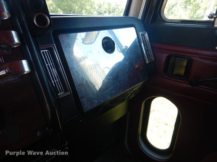 image for item GM9249 1996 Peterbilt 379  semi truck