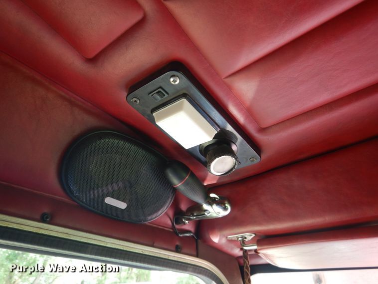 image for item GM9249 1996 Peterbilt 379  semi truck