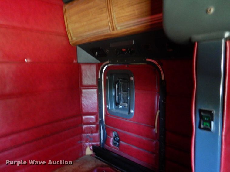 image for item GM9249 1996 Peterbilt 379  semi truck