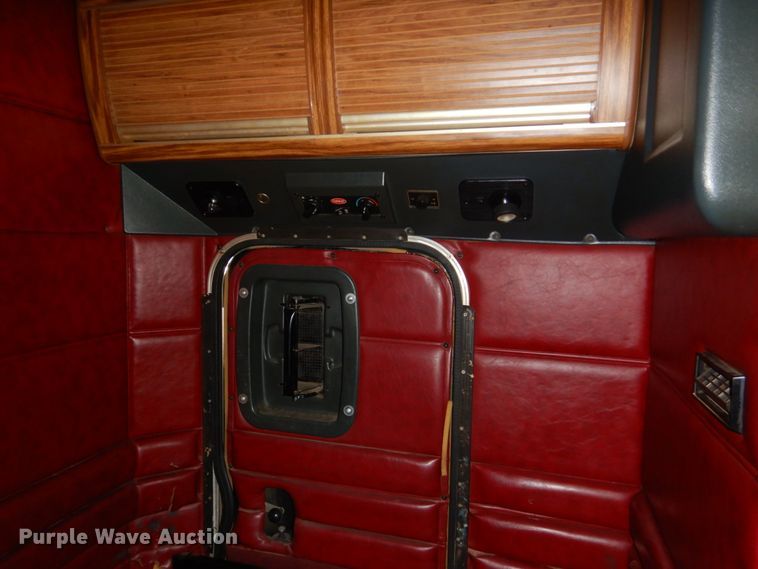 image for item GM9249 1996 Peterbilt 379  semi truck