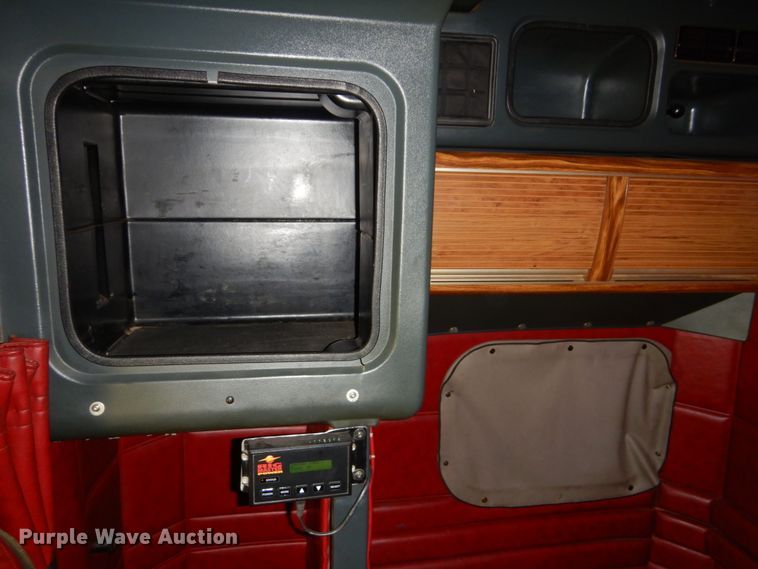 image for item GM9249 1996 Peterbilt 379  semi truck