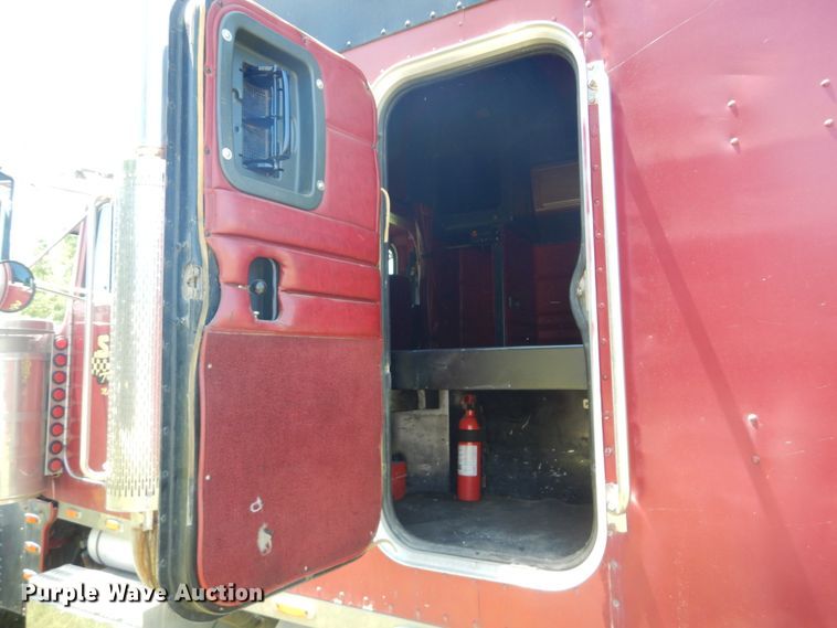 image for item GM9249 1996 Peterbilt 379  semi truck