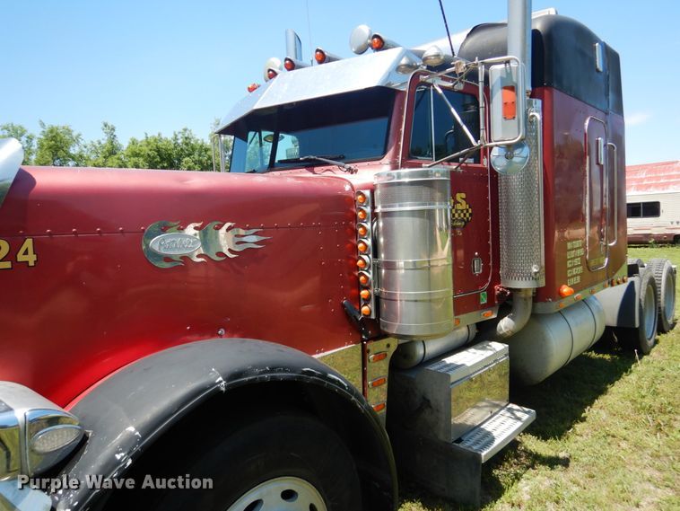 image for item GM9249 1996 Peterbilt 379  semi truck