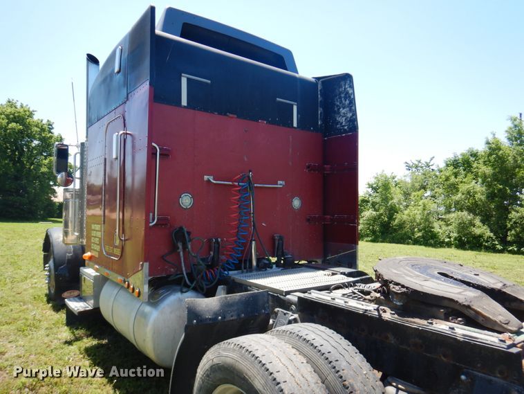 image for item GM9249 1996 Peterbilt 379  semi truck