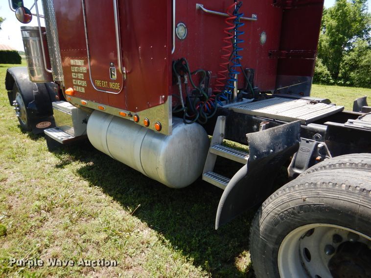 image for item GM9249 1996 Peterbilt 379  semi truck