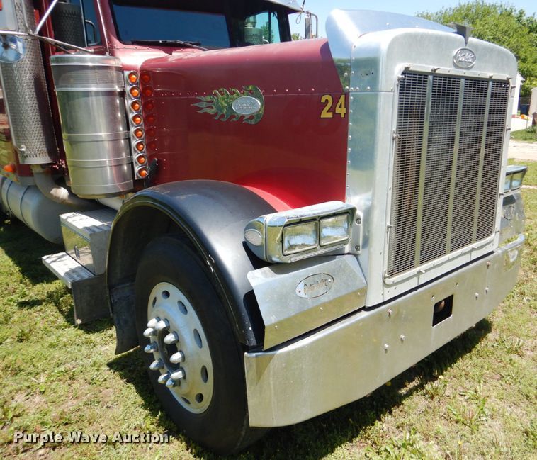 image for item GM9249 1996 Peterbilt 379  semi truck