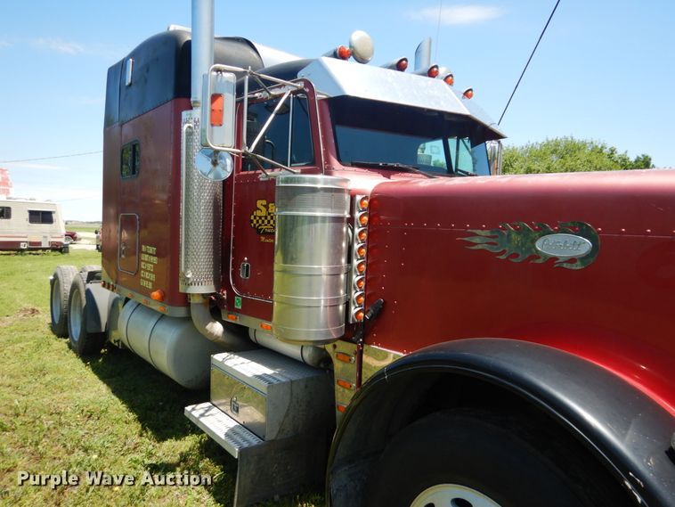 image for item GM9249 1996 Peterbilt 379  semi truck