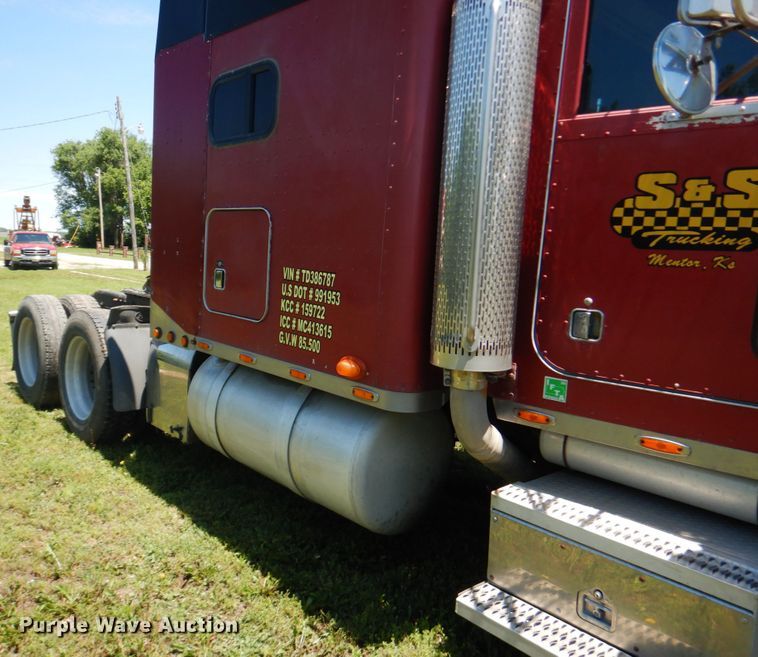 image for item GM9249 1996 Peterbilt 379  semi truck