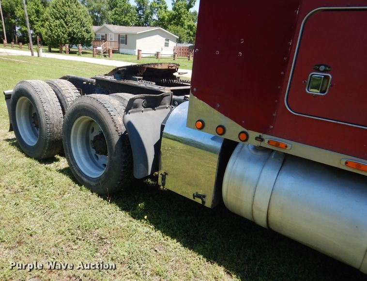 image for item GM9249 1996 Peterbilt 379  semi truck