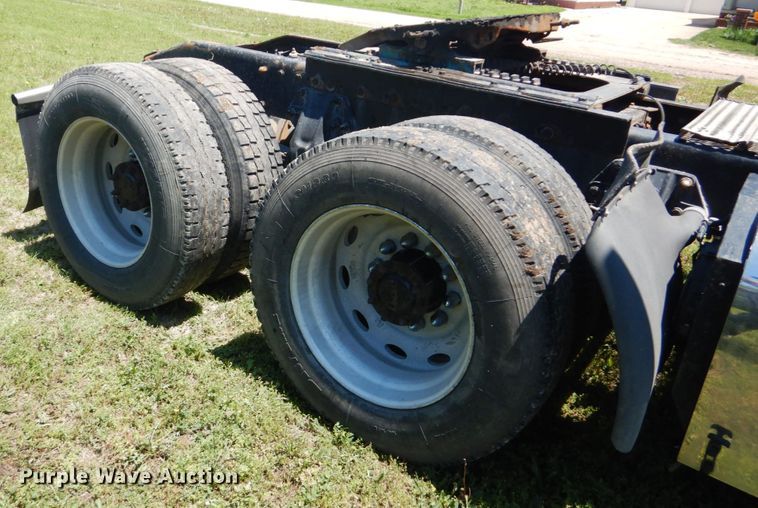 image for item GM9249 1996 Peterbilt 379  semi truck