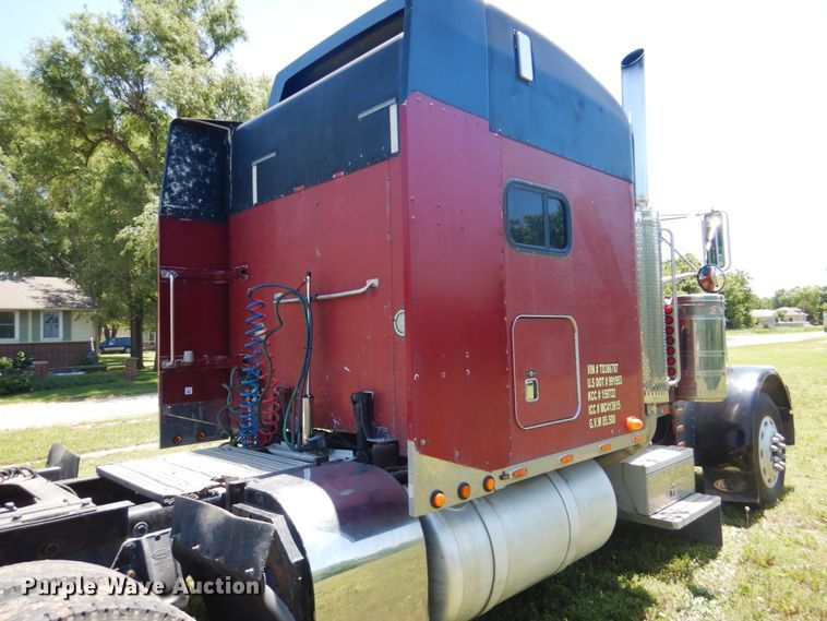 image for item GM9249 1996 Peterbilt 379  semi truck