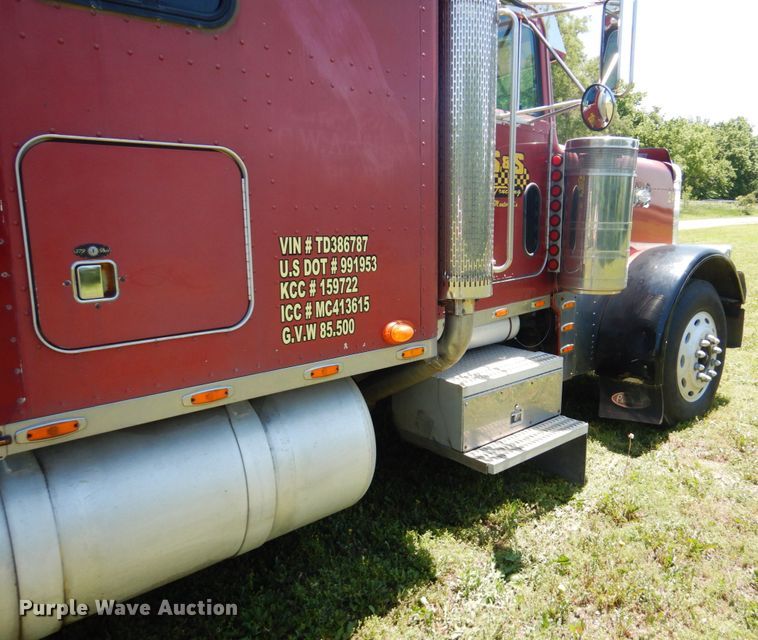 image for item GM9249 1996 Peterbilt 379  semi truck