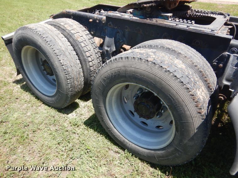 image for item GM9249 1996 Peterbilt 379  semi truck