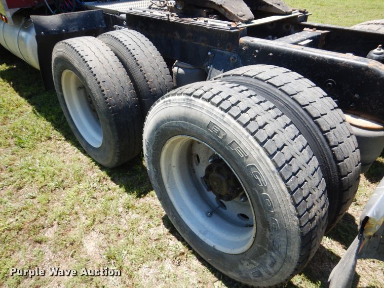 image for item GM9249 1996 Peterbilt 379  semi truck