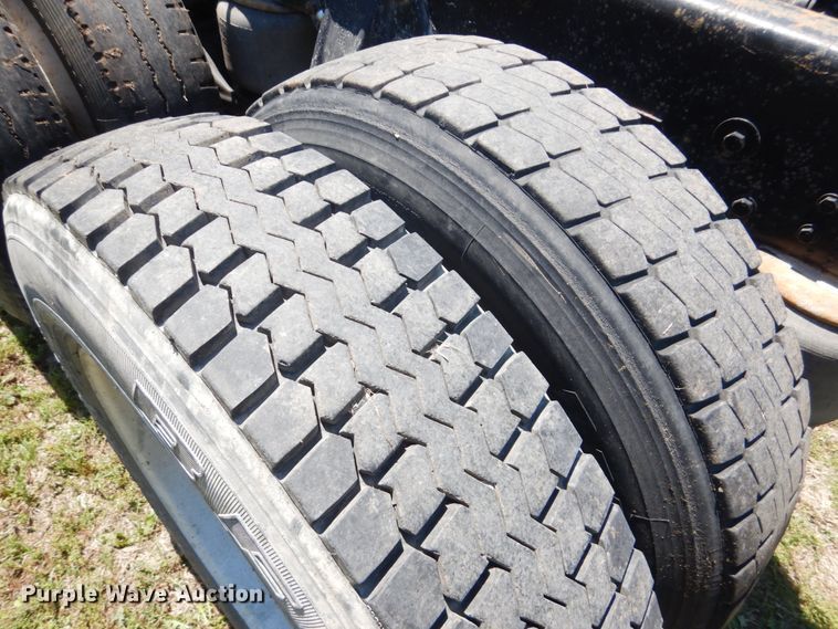 image for item GM9249 1996 Peterbilt 379  semi truck