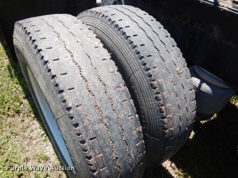 image for item GM9249 1996 Peterbilt 379  semi truck