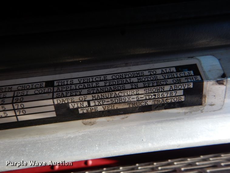 image for item GM9249 1996 Peterbilt 379  semi truck