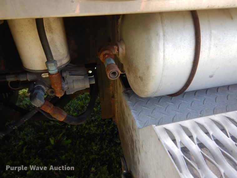 image for item GM9249 1996 Peterbilt 379  semi truck