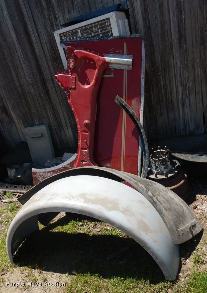 image for item GM9249 1996 Peterbilt 379  semi truck