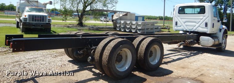 image for item GN9400 2009 International DuraStar 4400  truck cab and chassis