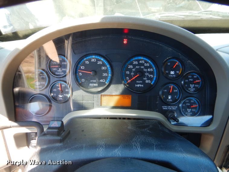 image for item GN9400 2009 International DuraStar 4400  truck cab and chassis