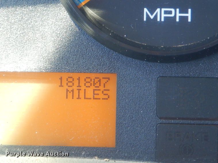 image for item GN9400 2009 International DuraStar 4400  truck cab and chassis