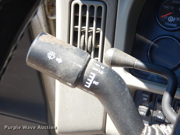 image for item GN9400 2009 International DuraStar 4400  truck cab and chassis