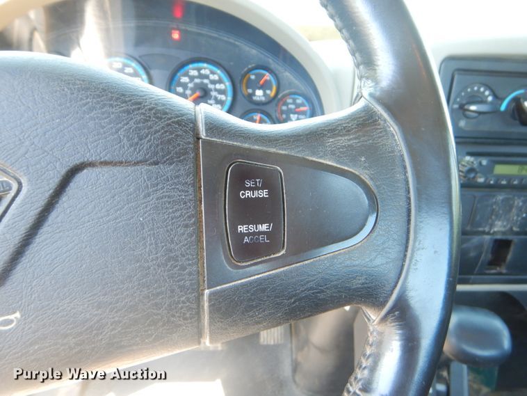 image for item GN9400 2009 International DuraStar 4400  truck cab and chassis