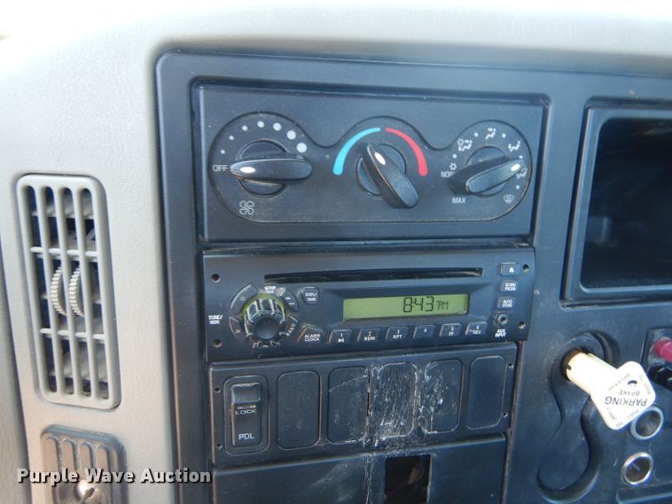 image for item GN9400 2009 International DuraStar 4400  truck cab and chassis