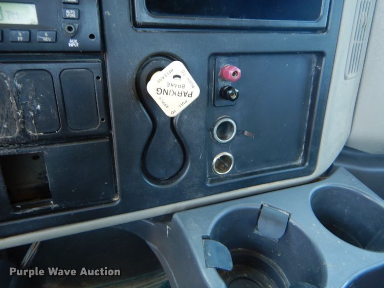 image for item GN9400 2009 International DuraStar 4400  truck cab and chassis