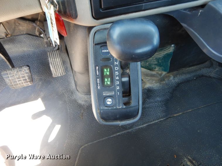 image for item GN9400 2009 International DuraStar 4400  truck cab and chassis