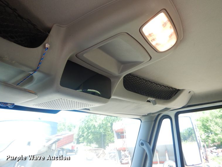 image for item GN9400 2009 International DuraStar 4400  truck cab and chassis