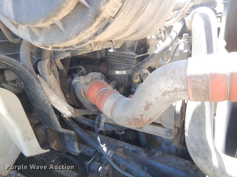 image for item GN9400 2009 International DuraStar 4400  truck cab and chassis